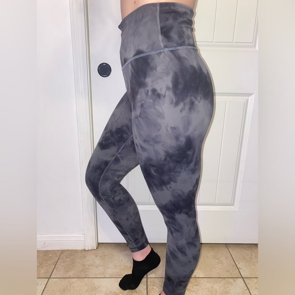 Lululemon Size 8 Wunder Train High-Rise Leggings